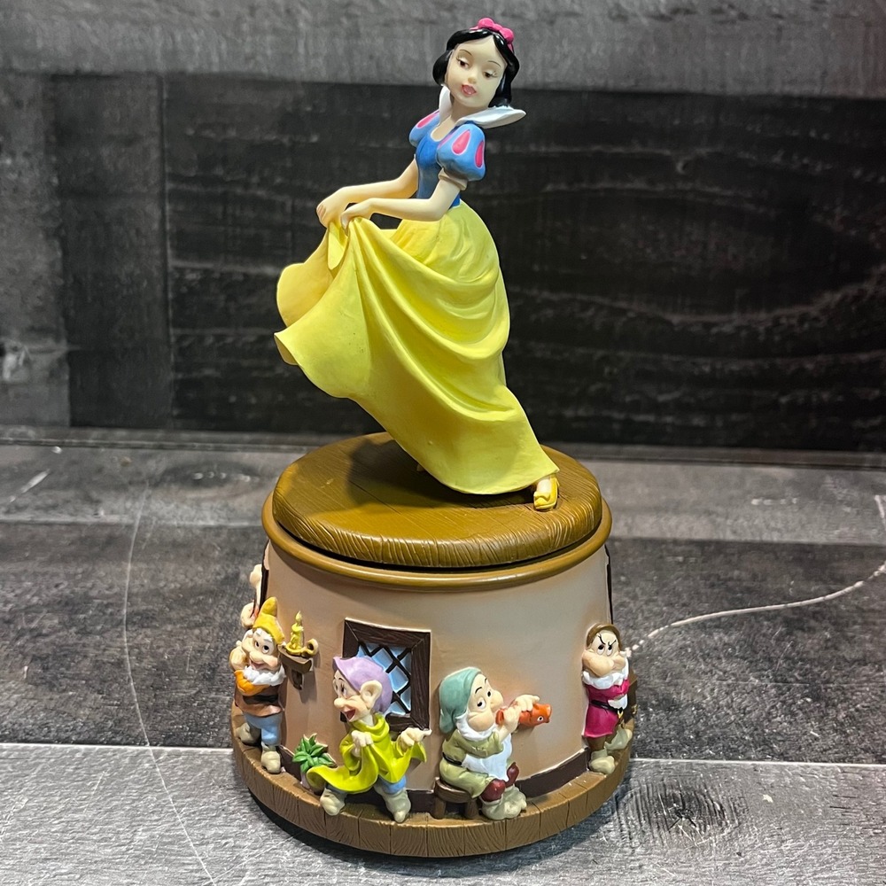 Disney Enesco Snow White Seven Dwarfs Musical Figure Someday My Prince Will Come